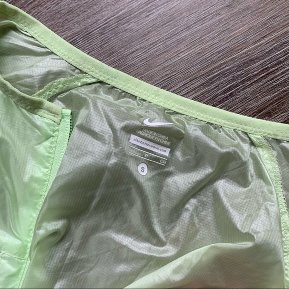 Nike Womens Transparent Packable Light Wind Running Lime Midi Jacket Small S - Picture 4 of 8